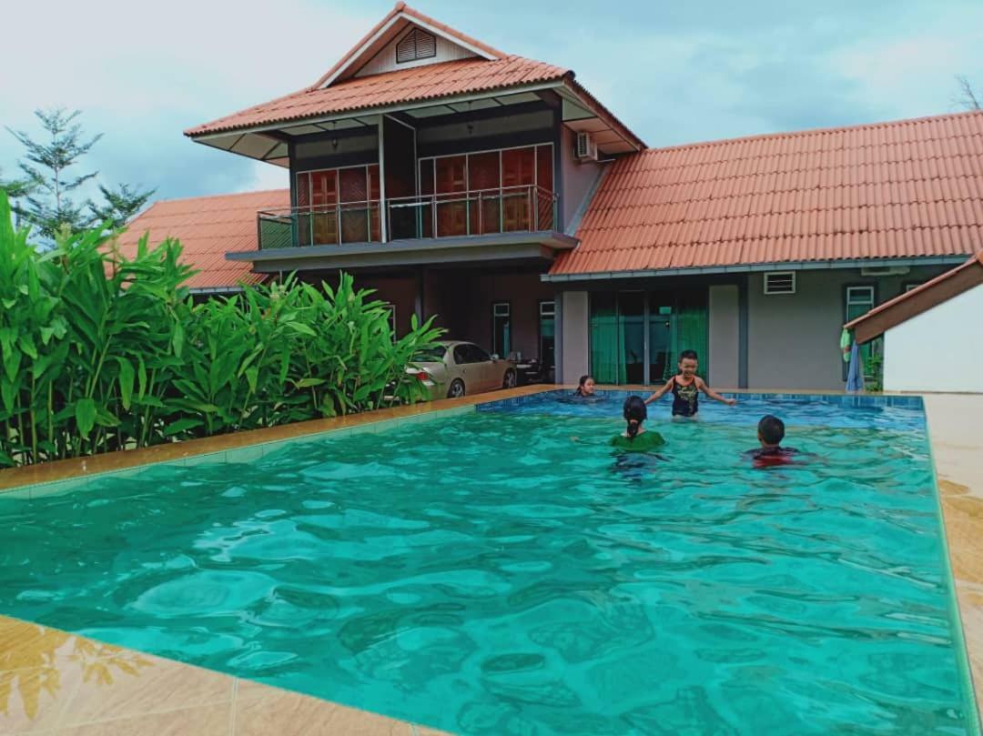 Villa Sri Tebengau Kuah Exterior photo